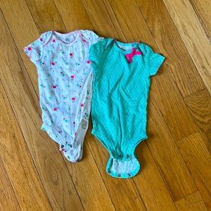 Lot of 2 Carter's Baby Girl's Onesies Size 9 Months